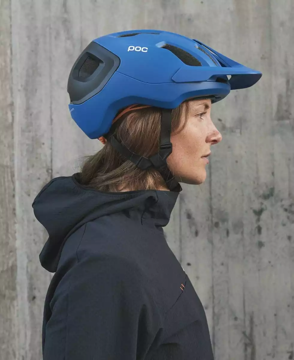 POC Axion Spin Fahrradhelm - Natrium Blue Matt – Bild 5