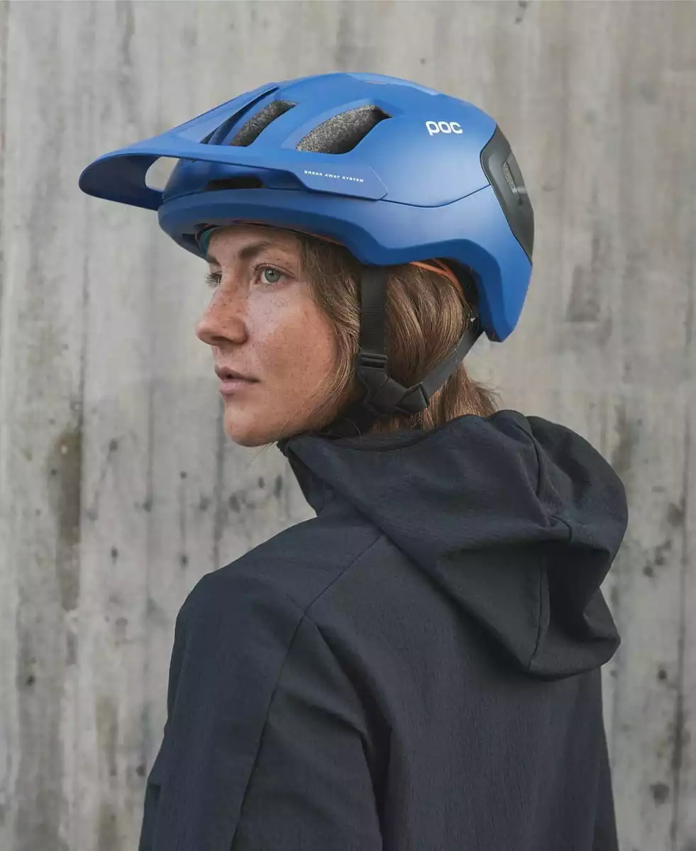 POC Axion Spin Fahrradhelm - Natrium Blue Matt – Bild 3